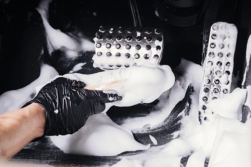 Nettoyage des tapis de sol<br> à la shampouineuse Forbach